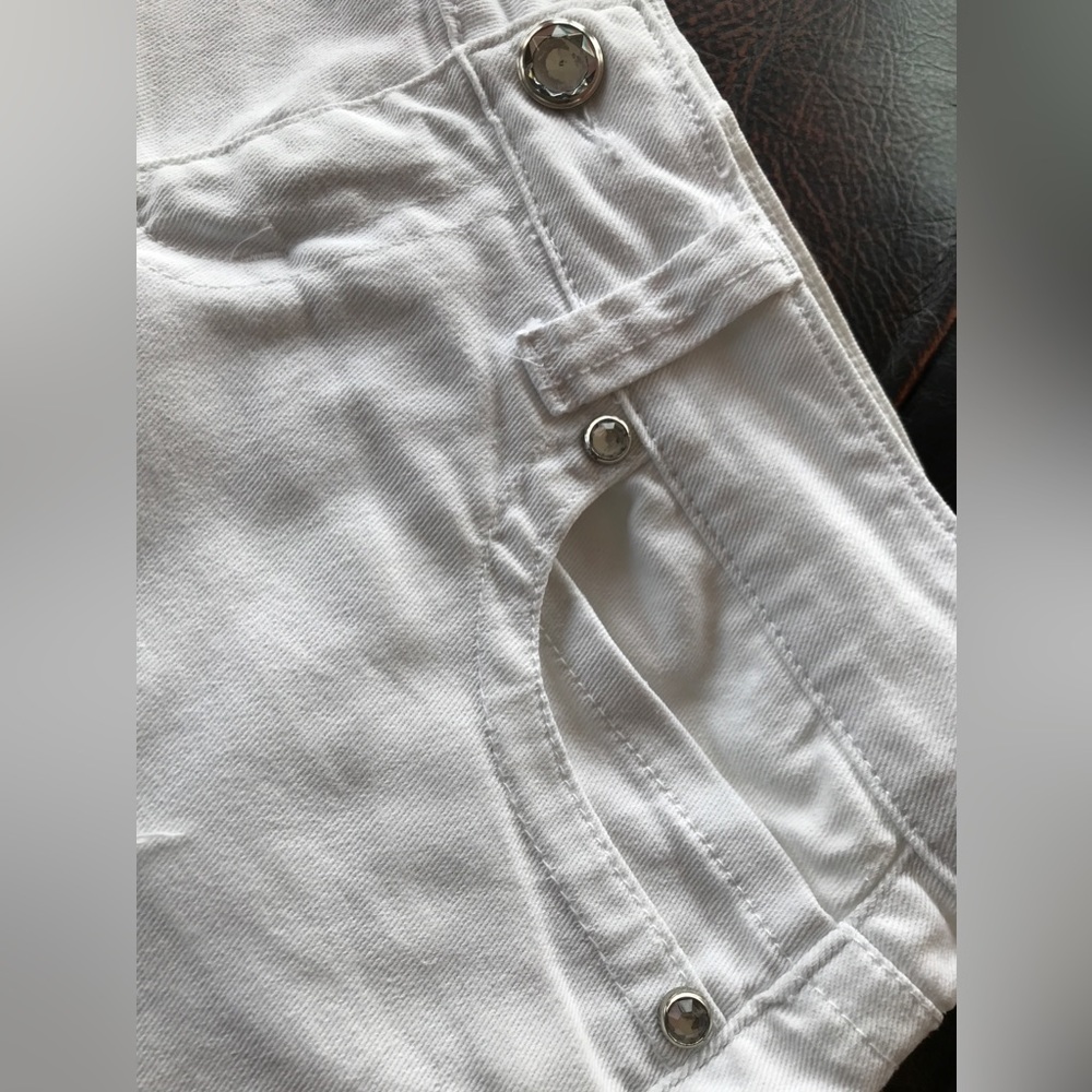 Low rise Shorty shorts - white jean 34” hip/lower waist as it sits lower.   9/10 - Picture 4 of 9